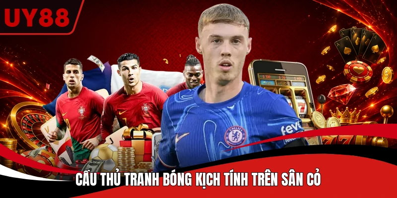 Cầu thủ tranh bóng kịch tính trên sân cỏ